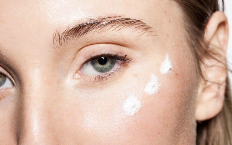 Pielęgnacja delikatnych okolic oczu