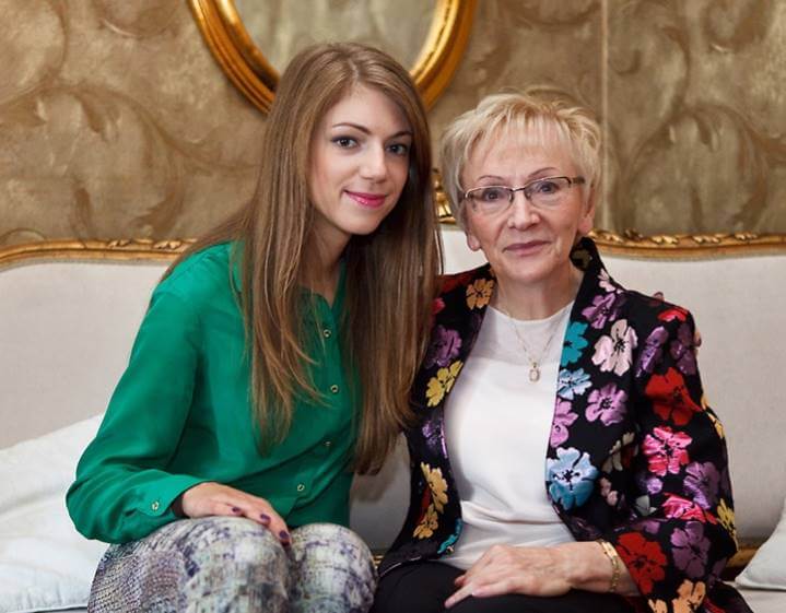 WSPÓŁCZESNA BABCIA